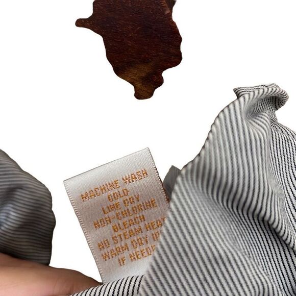 Zoe D. Cotton Blend Button Down Shirt - Picture 6 of 7